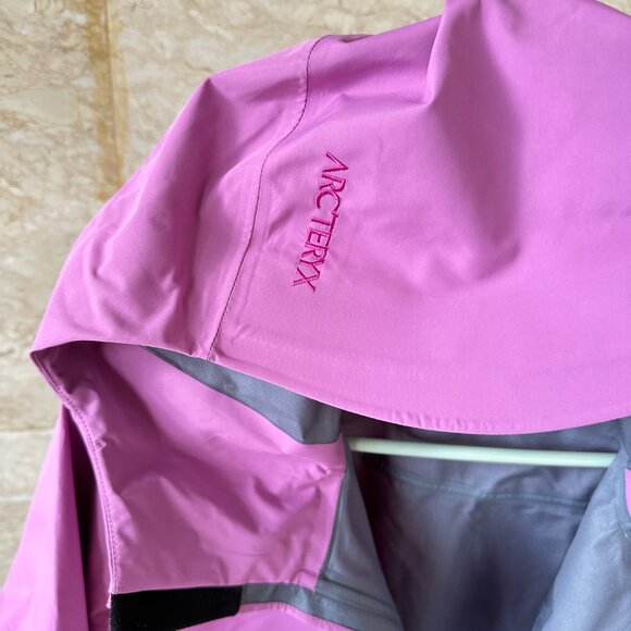 Arcteryx Beta Series Beta LT JacketHooded Hardshell Jacket, Size M - Picture 6 of 8